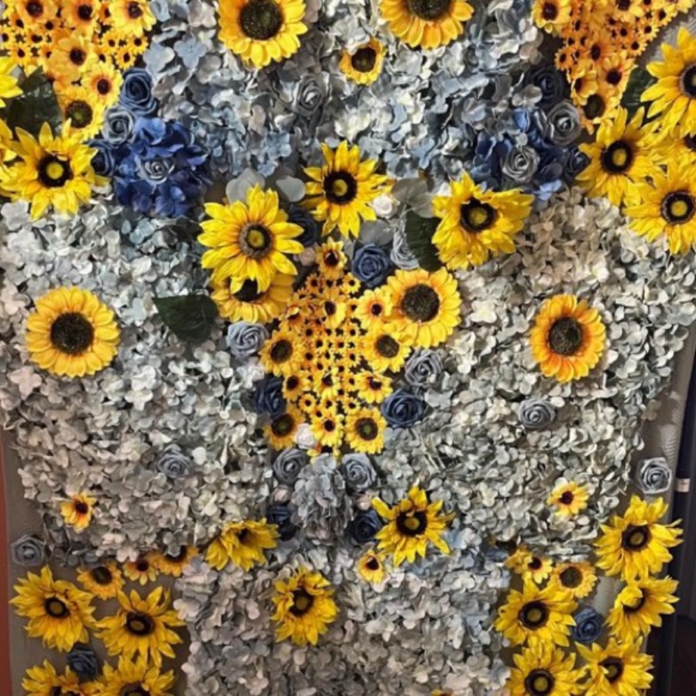 Handmade Flower wall/wedding backdrop/flower backdrop - Picture 4 of 5